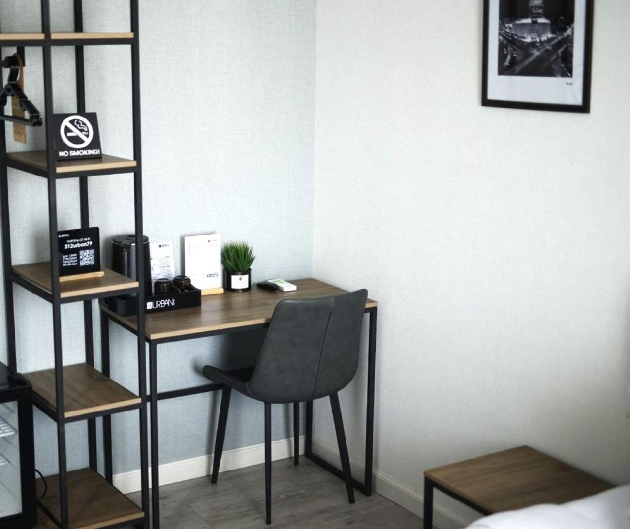 Urban Hotel Bishkek Bagian luar foto